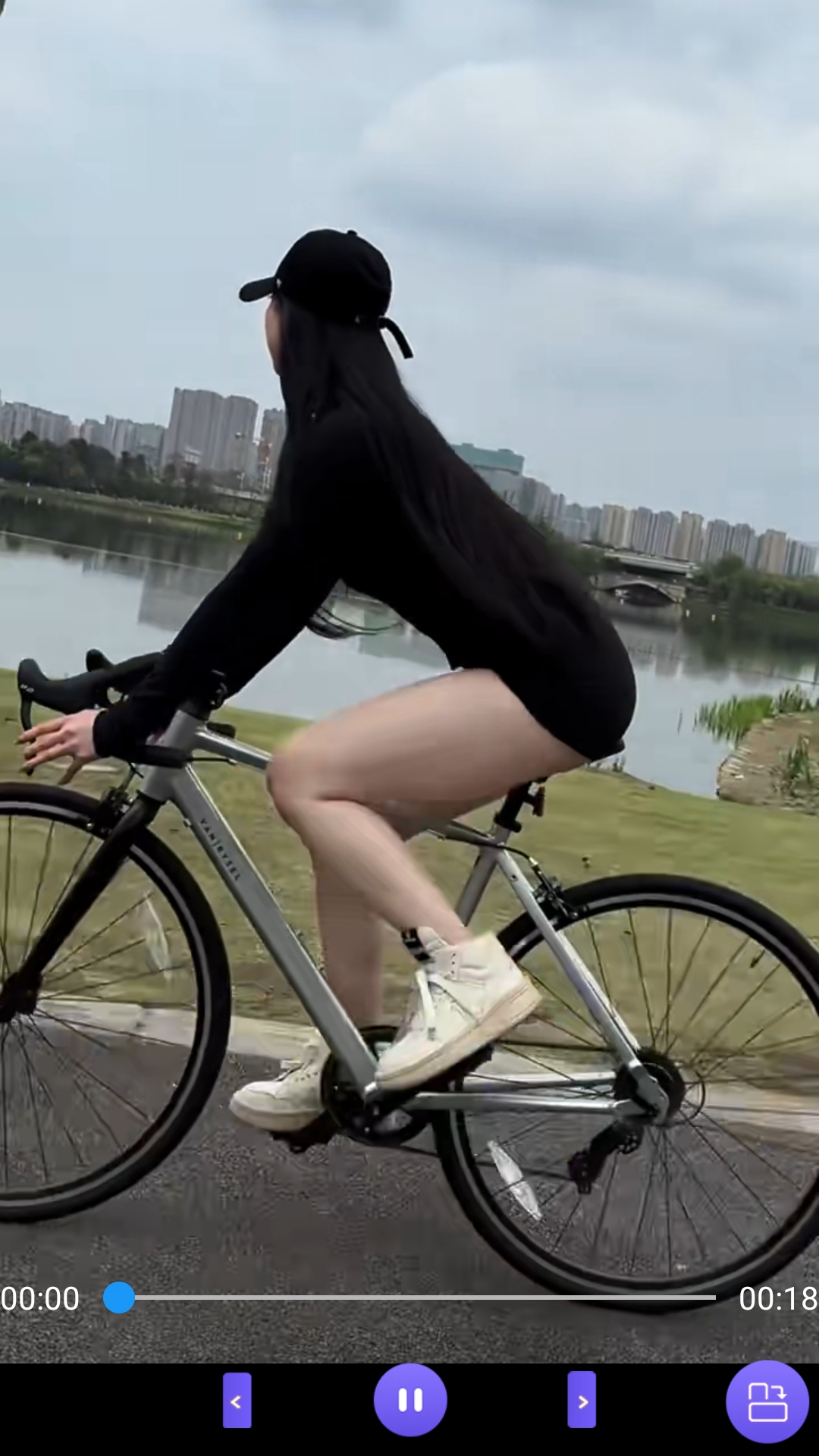 艾彩女王免费调教视频截图